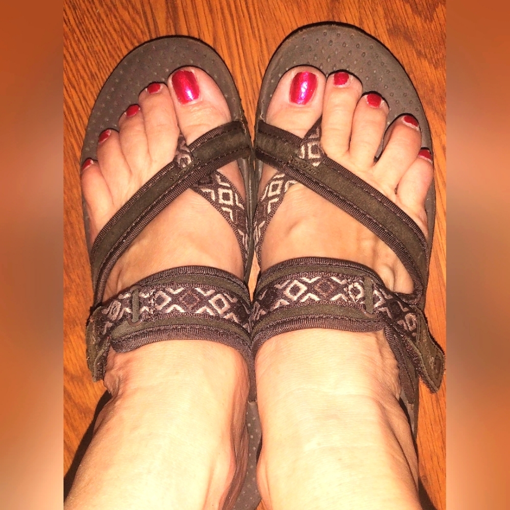 Sketchers Women's Brown Sandals  C02